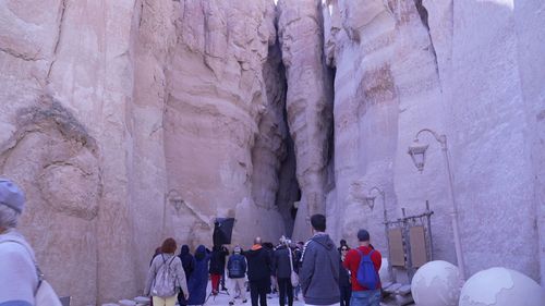 Cruise Passengers visiting Qara Mountain caves, AlHasa 2.jpg
